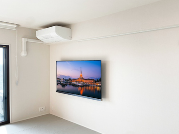 【65V型 東芝】東京都葛飾区のマンションで東芝レグザ65インチ有機ELテレビ(65X9400S)を壁掛けし、HDMIコンセントを新設