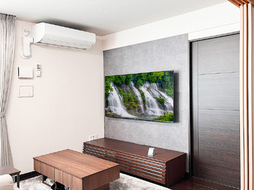 【分譲マンション】名古屋市で壁面にエアストーンを貼り、シャープアクオス65インチ液晶テレビ(4T-C65NE1)を壁掛け