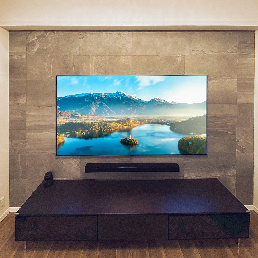 マンションのエコカラット壁の手前にPIXYを全面施工。「壁掛けテレビにしたい!」というお客様のご要望にお応えできました。