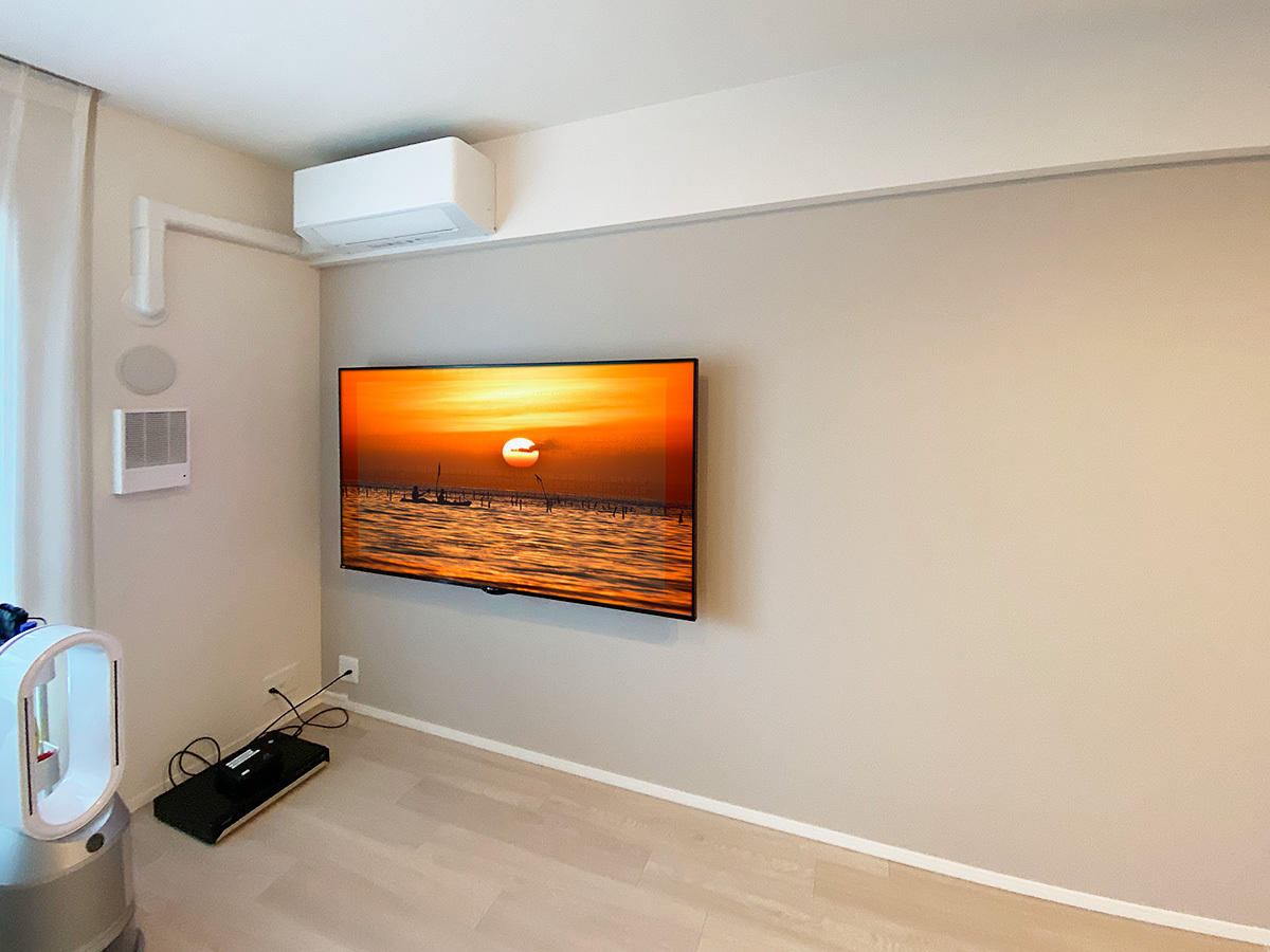 愛知県名古屋市で壁紙を張り替えて70インチテレビを壁掛けしました 愛知県名古屋市で壁紙を張り替えて70インチテレビを壁掛けしました