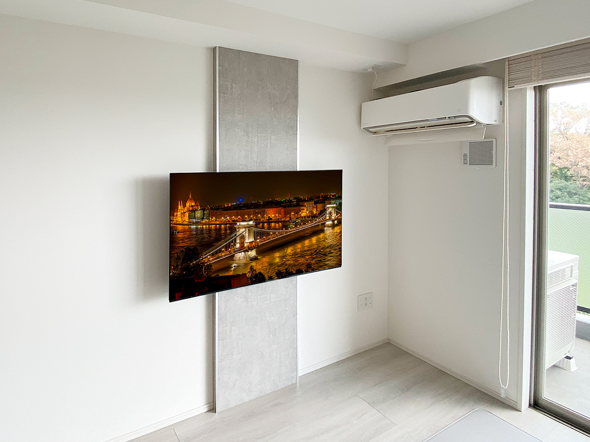 神奈川県川崎市のマンションでフェイクウォール「PIXY 600」を設置し、パナソニック55インチ有機ELテレビを壁掛け