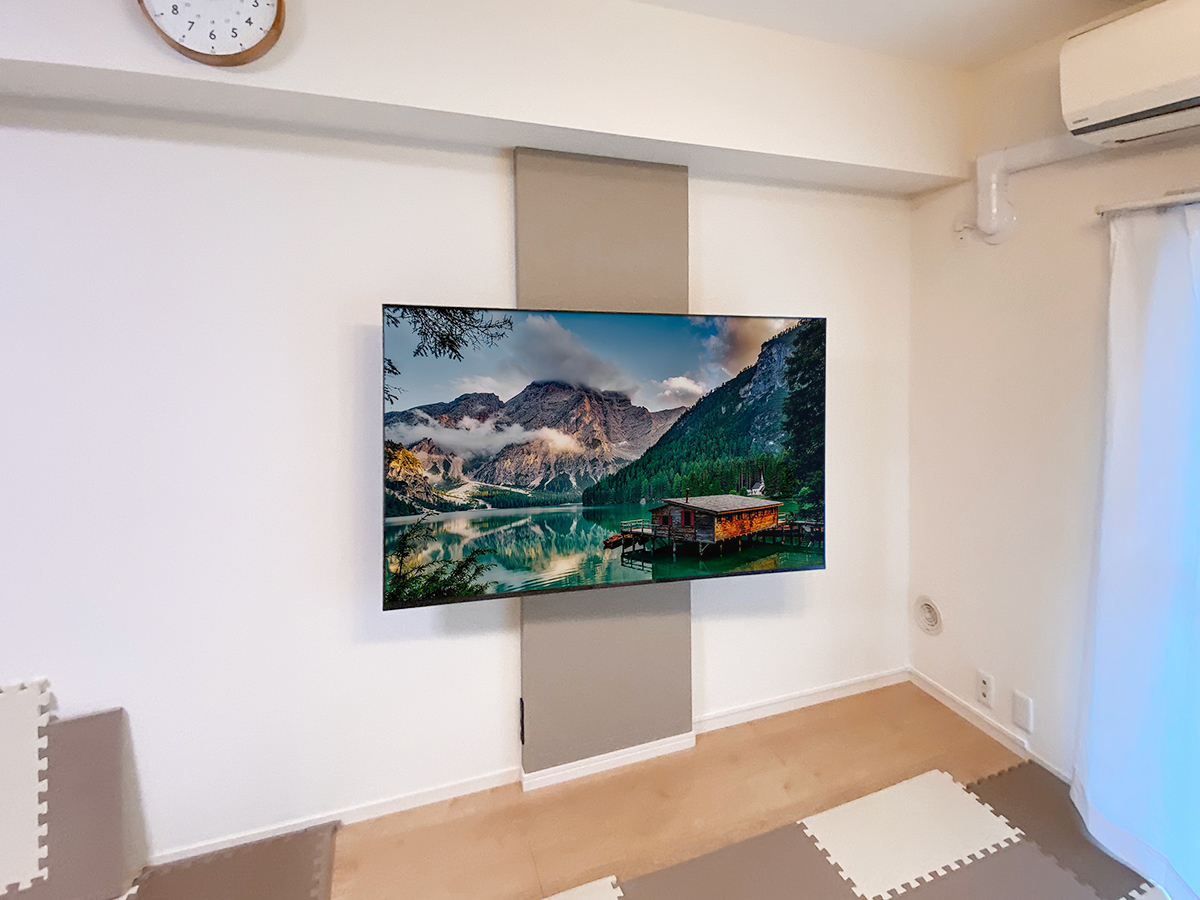 千葉市のマンションでコンクリート＋石膏ボードの壁にPIXYスリムを設置し65インチ液晶テレビを壁掛け