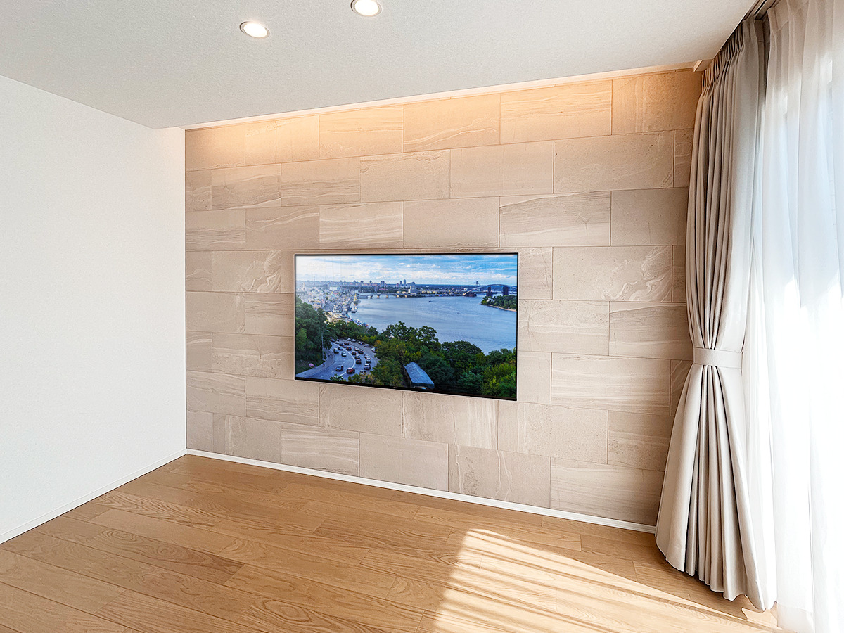 愛知県半田市の新築住宅で65インチ液晶テレビを壁掛け