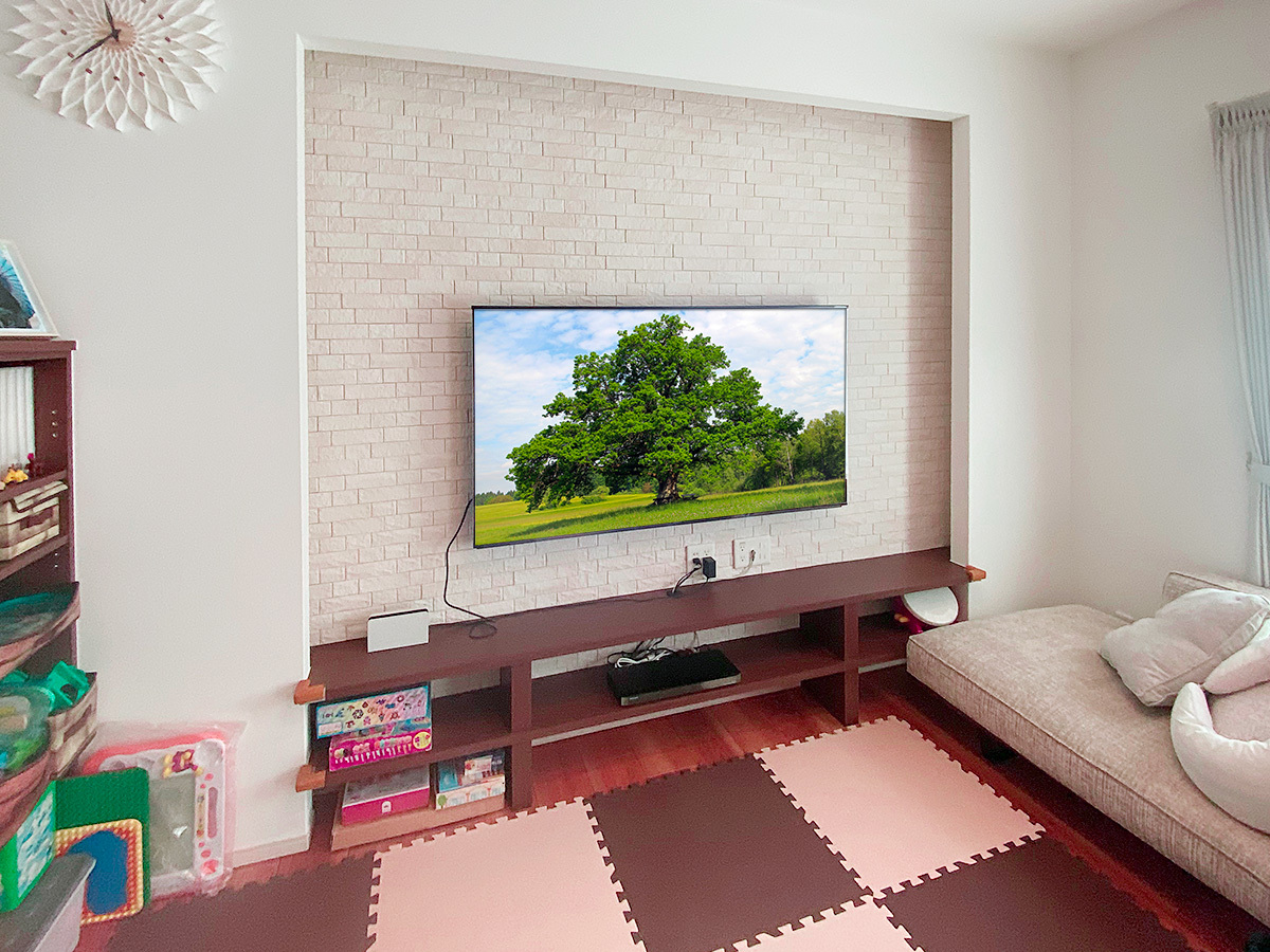 テレビはソニーのブラビアXRJ-65X95J。65型の液晶テレビです。