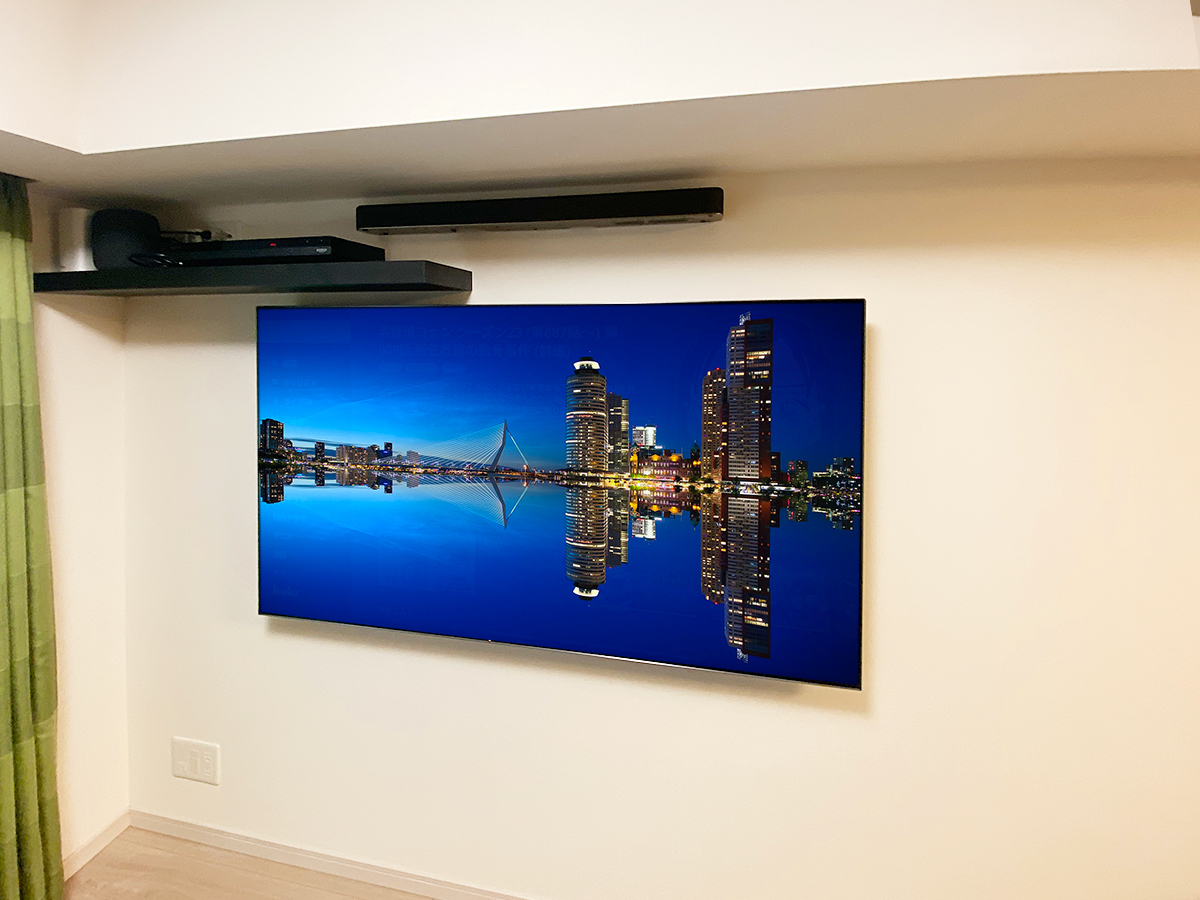 東京都西東京市で、65インチ液晶テレビ(KJ-65X9500H)とサウンドバーを壁掛け