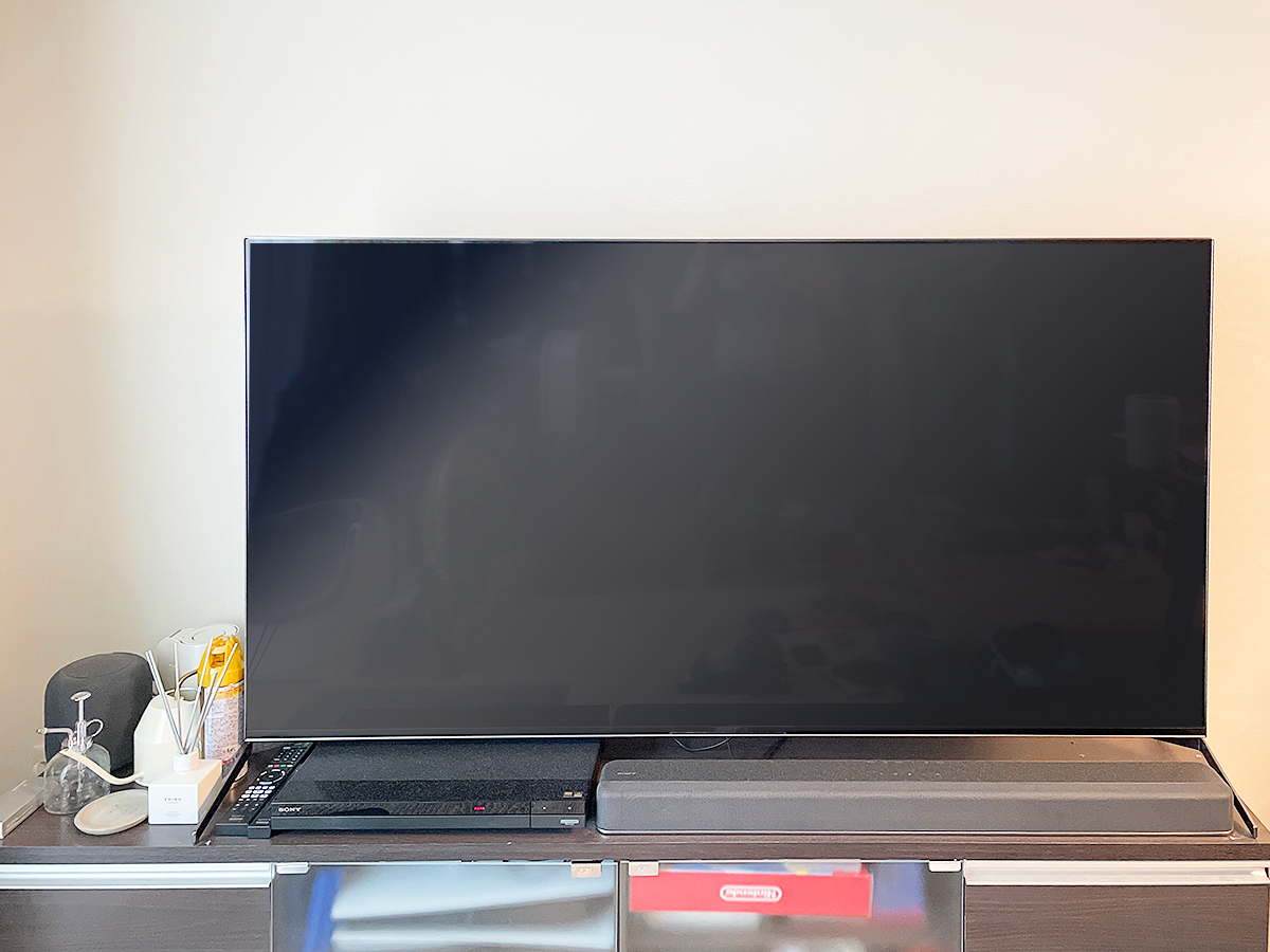 工事前にお客様がUPしてくださった写真です。テレビボードが亡くなるとお部屋がとても広く感じられます。