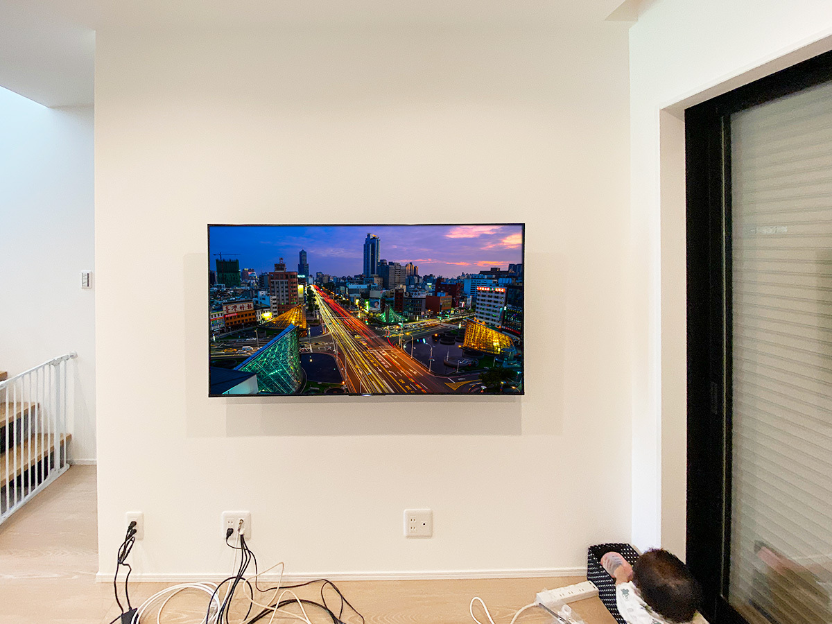 テレビはソニーブラビア KJ-55X8550G。55型の液晶テレビです。マイホーム建築段階からお問い合わせいただき、弊社にて工事指示書にあたる「事前カルテ」を作成し。工務店様にお渡ししました。