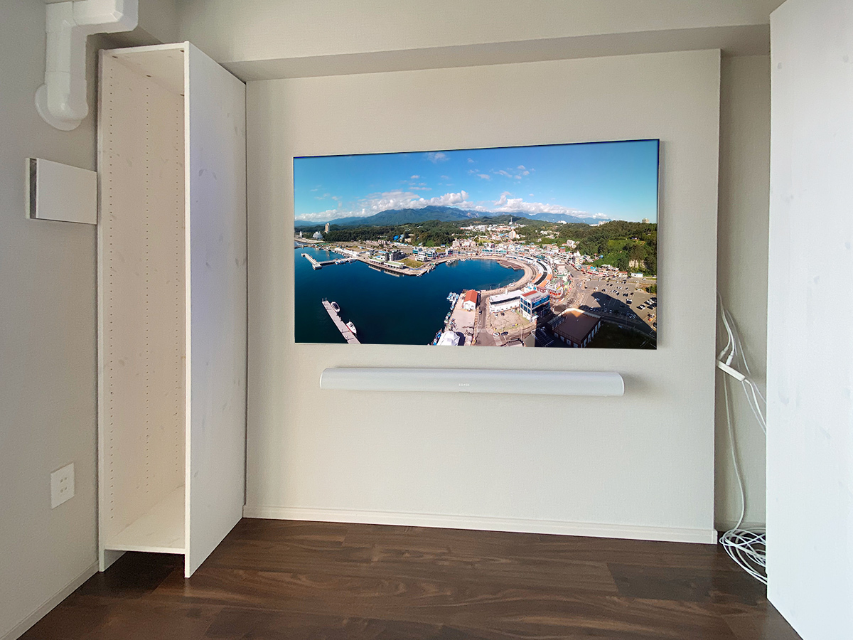 テレビ下にはSONOSの寸土バーも壁掛け。テレビとはPIXY内経由で接続しており迫力あるサウンドを満喫できます。