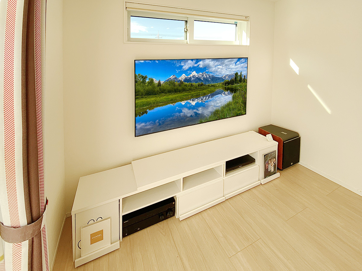 既存の壁掛けテレビを壁内配線に切り替えたり、壁掛け金具を交換したり、新しいテレビにつけかえるような案件を私たちは「壁掛けリトライ」と呼んでいます。