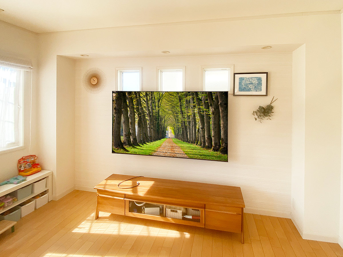 岐阜県美濃加茂市で既存の壁掛けテレビが故障したため、新しく75インチテレビをご購入いただき、金具は再利用で壁掛けさせていただきました。 岐阜県美濃加茂市で既存の壁掛けテレビが故障したため、新しく75インチテレビをご購入いただき、金具は再利用で壁掛けさせていただきました。