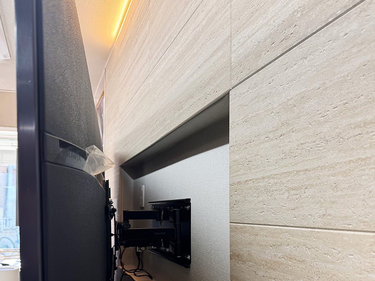 参考のPIXYはカトー電器のショールームにて展示中。外像はエコカラと仕上げ。出幅を抑えるためにPIXYの一部を凹ませています。