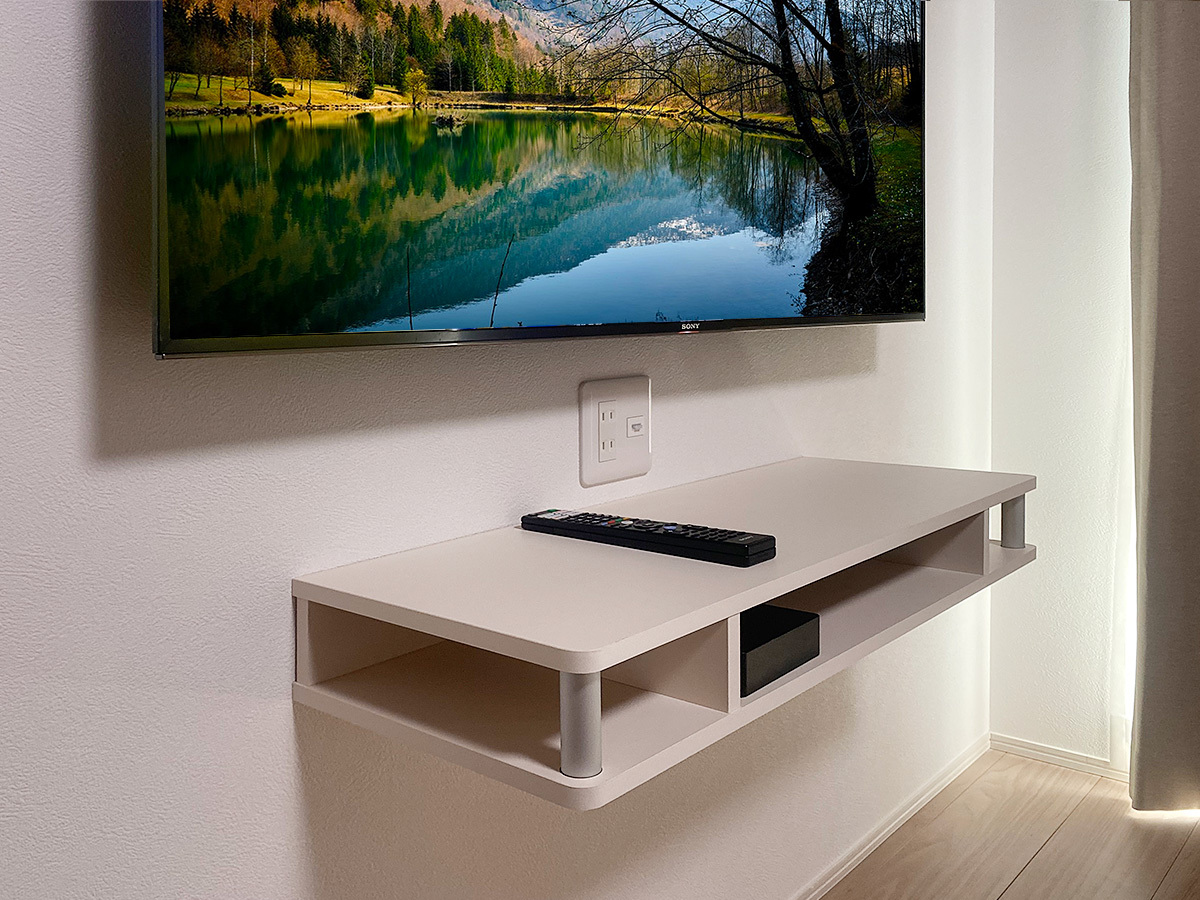 2段式のウォールシェルフも壁内に補強工事を施してから取り付けています。 2段式のウォールシェルフも壁内に補強工事を施してから取り付けています。