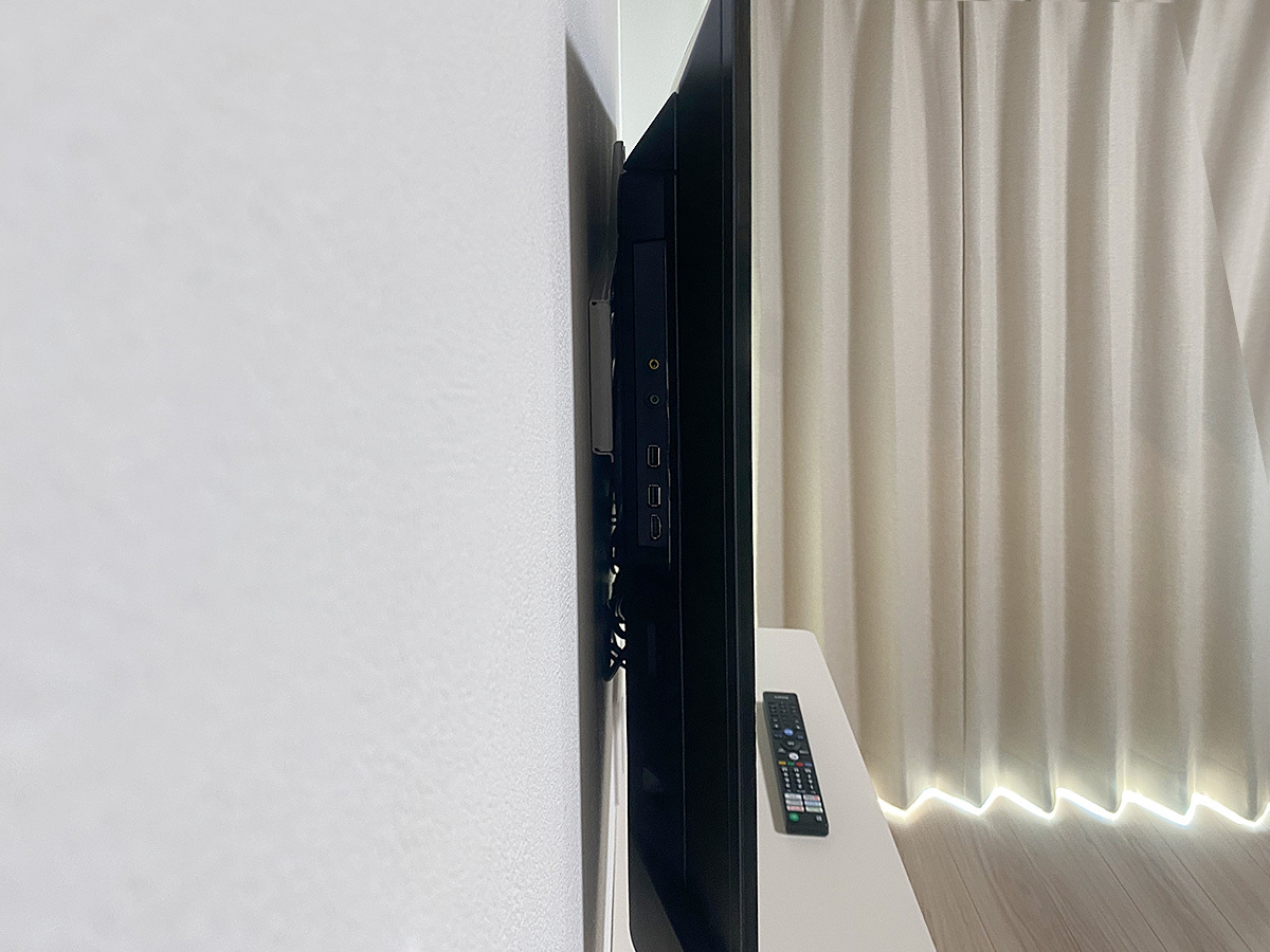 真横から撮影。使用した金具はホワイトの角度固定式タイプ。 真横から撮影。使用した金具はホワイトの角度固定式タイプ。