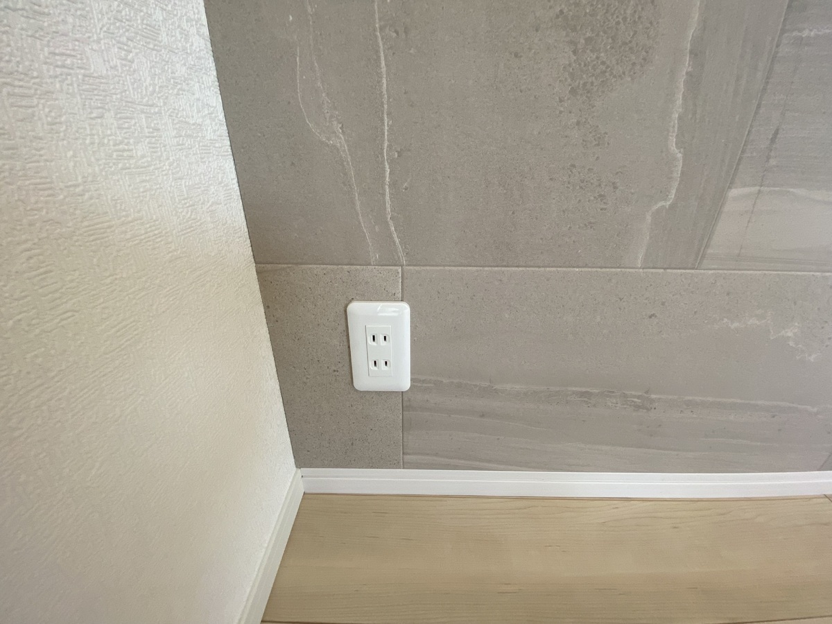 電源コンセント2口新設しました。