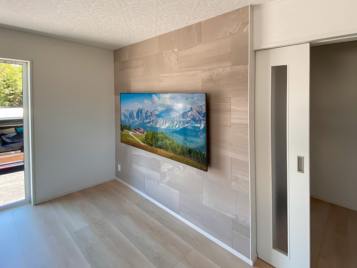 今回は引き戸の戸袋にかぶるようなかたちでPIXYを設置しました。引き戸を開けた際の扉収納イメージです。