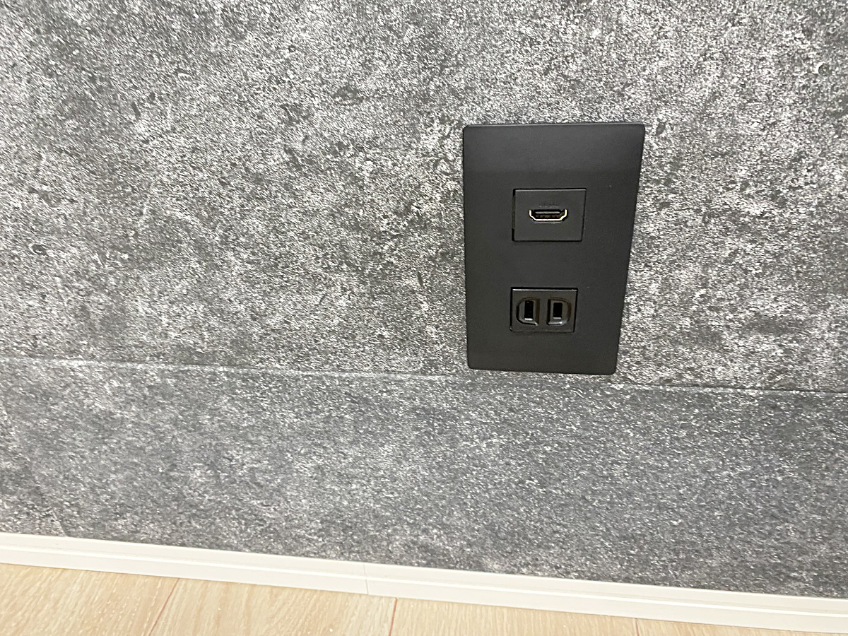 既存コンセントを組み替えてHDMIコンセント＋電源1口の専用コンセントの出来上がり。