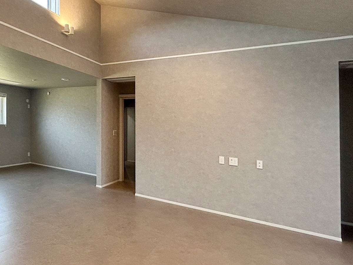 工事前に撮影されたお部屋の様子。一条工務店様により壁内の下地とテレビ用コンセントは用意済み。