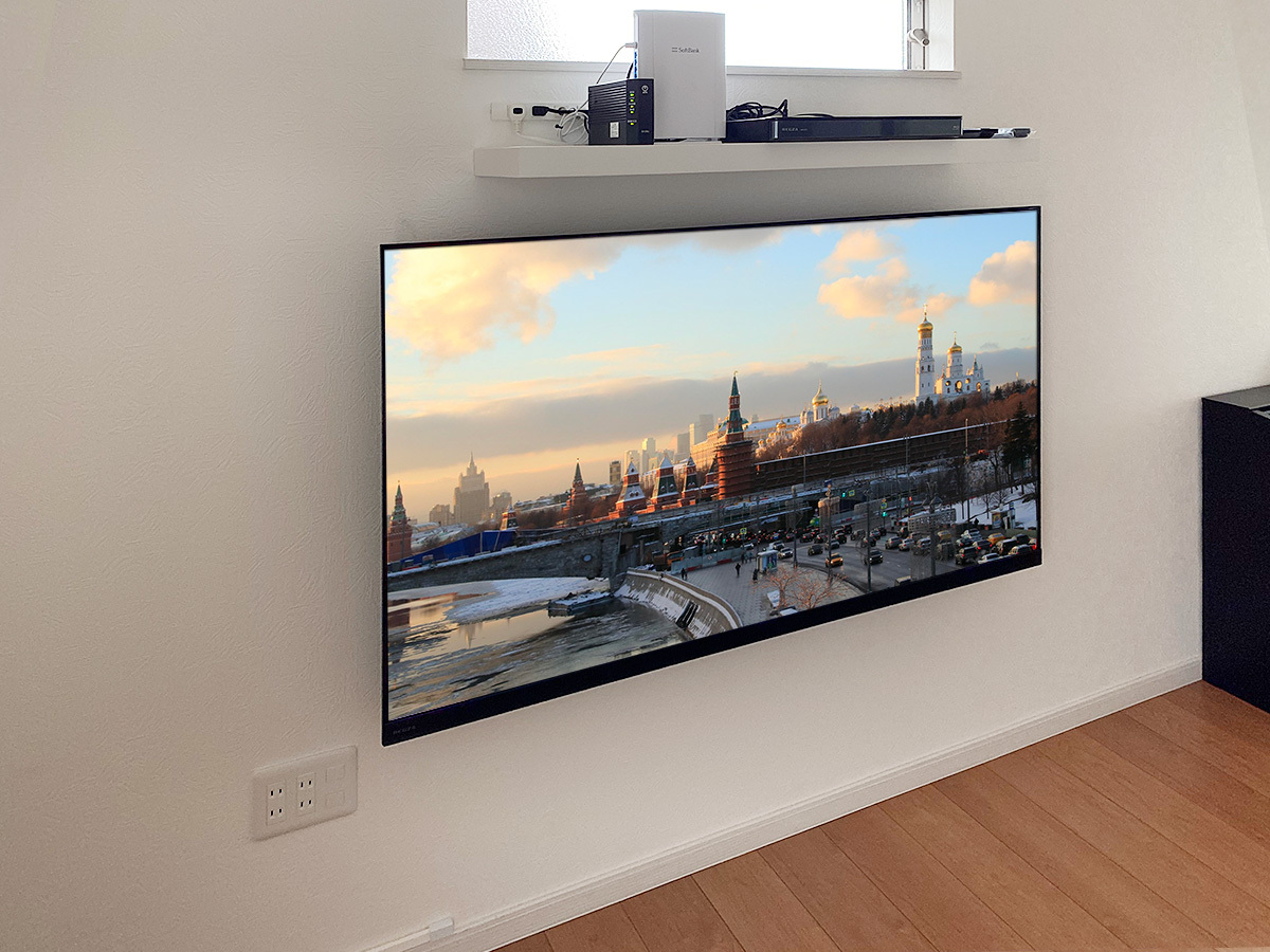 テレビを壁掛けにして録画機器やゲーム機も棚に移動させるとテレビまわりに新しい空間が生まれます。 テレビを壁掛けにして録画機器やゲーム機も棚に移動させるとテレビまわりに新しい空間が生まれます。