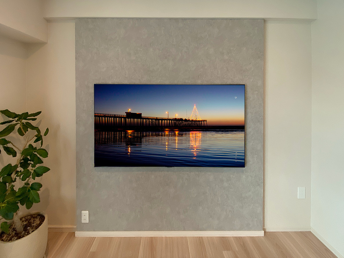 大阪府三島郡のマンションでフェイクウォールPIXYを設置、しLGの65インチテレビを壁掛け、そしてHDMIコンセントを新設