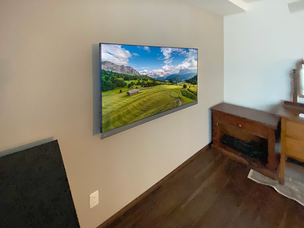 名古屋市のマンションでフェイクウォールPIXY（壁一面タイプ）を設置し、レグザ55型テレビを壁掛け