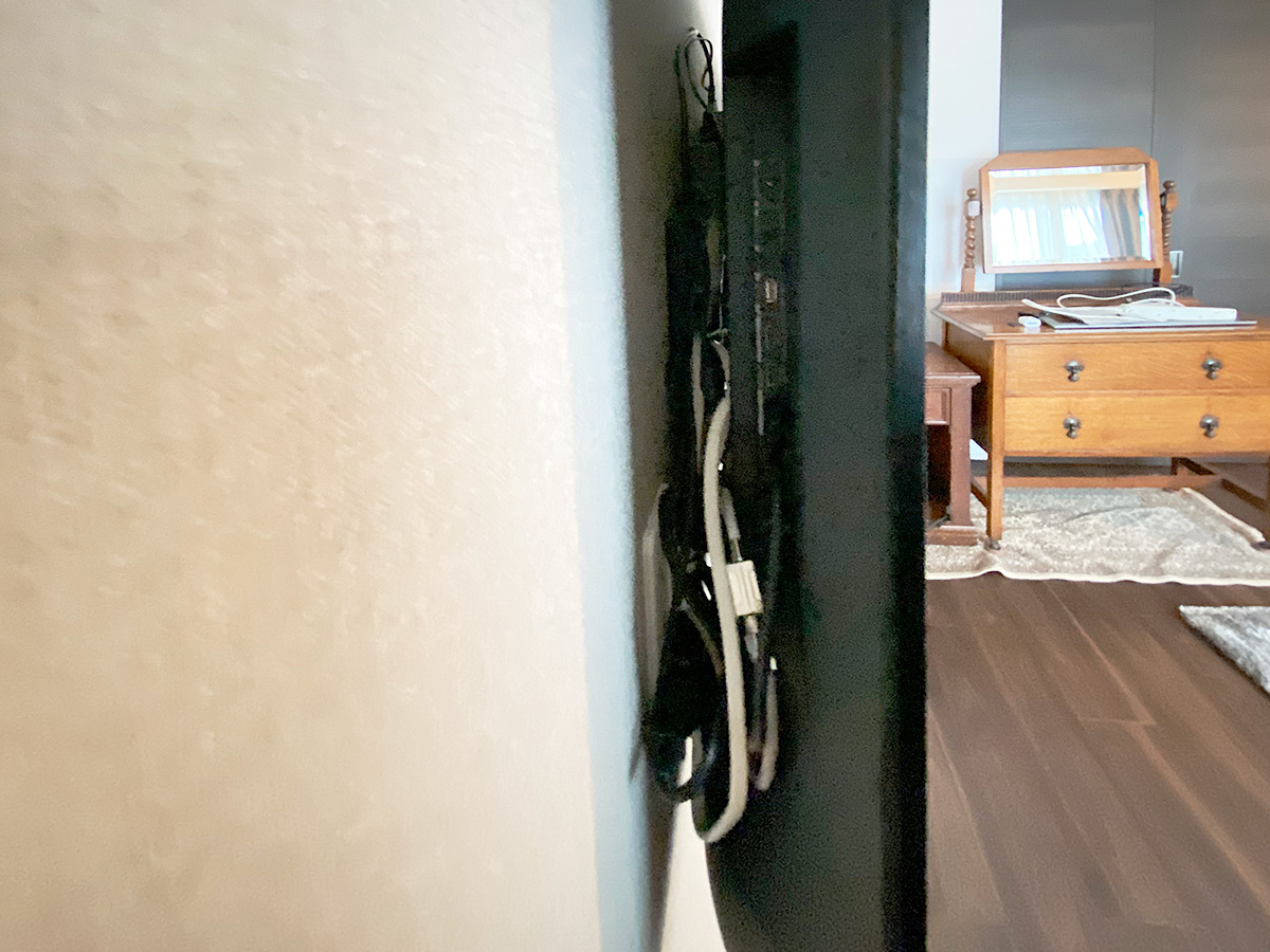 名古屋市のマンションでフェイクウォールPIXY（壁一面タイプ）を設置し、レグザ55型テレビを壁掛け