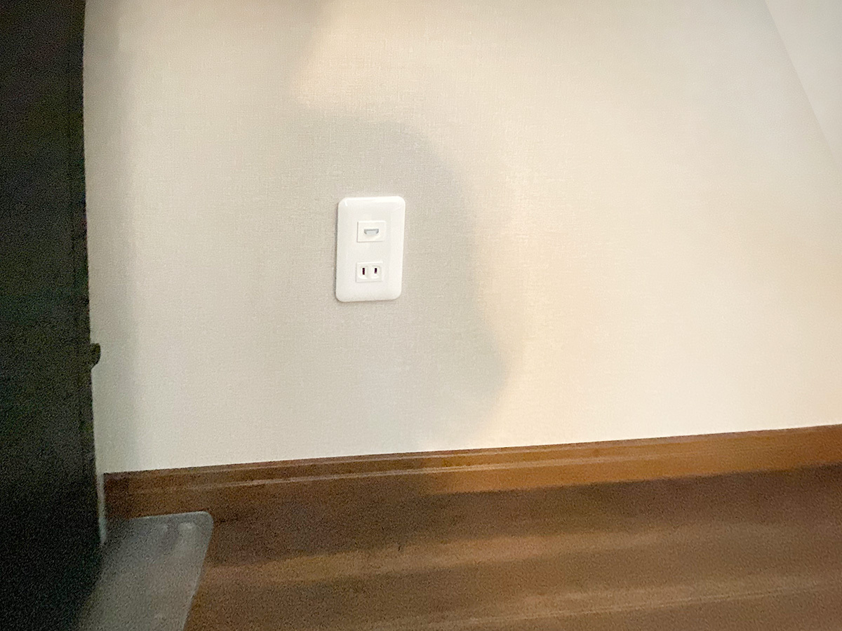 名古屋市のマンションでフェイクウォールPIXY（壁一面タイプ）を設置し、レグザ55型テレビを壁掛け