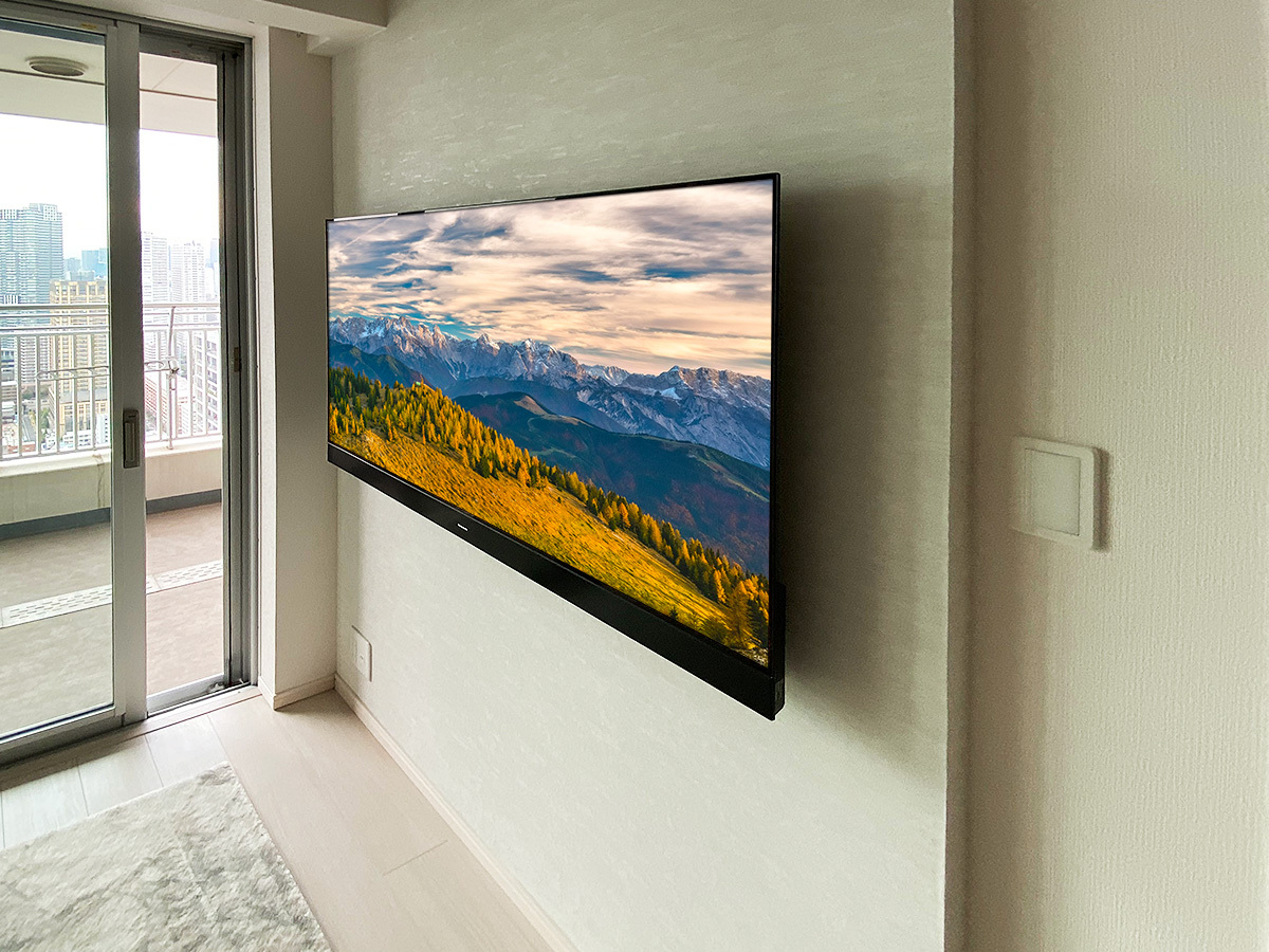 PIXYのサイズは横幅が1500mm、高さは床から天井まで2500mm。既存壁に照明スイッチがあるため、壁全体を覆うことはせず、少し引っ込んだ形となりました。