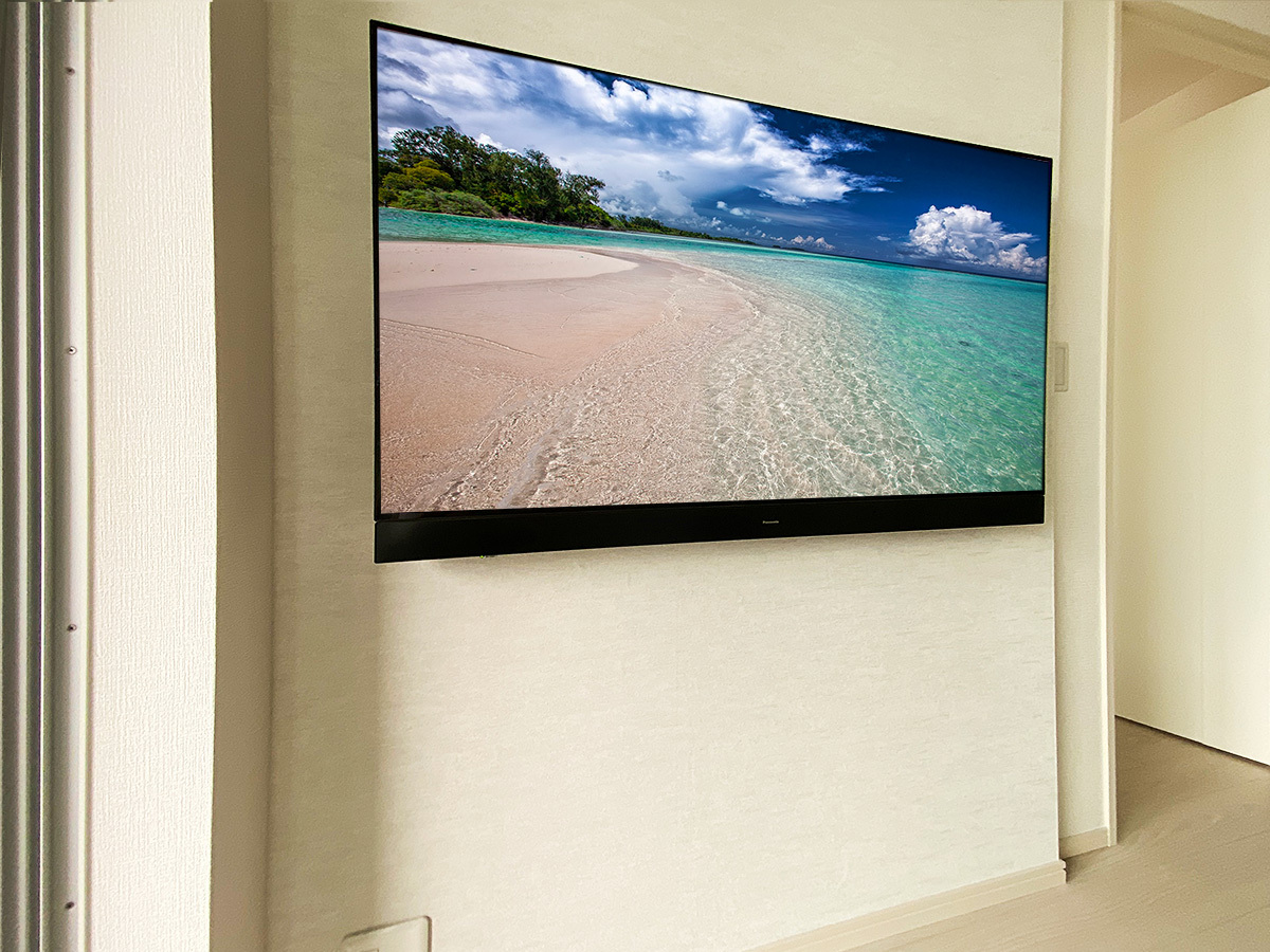 外装は既存の壁紙に合わせたサンゲツ社の壁紙クロスを採用。既存の壁との一体感を目指しました。