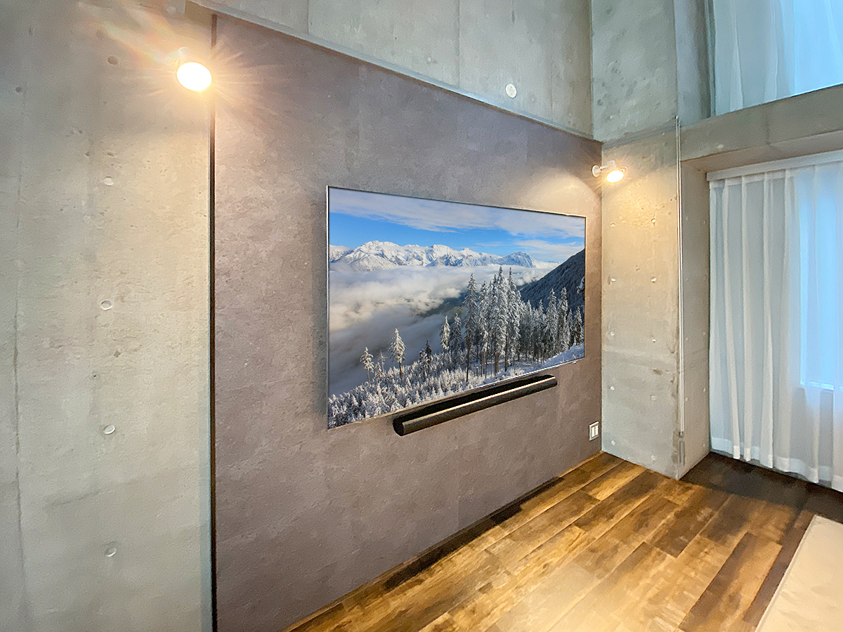 PIXYなら好きな場所にテレビ、サウンドバー、棚などを壁掛け出来ます。コンセントもお好きな数だけ設置できるのが特徴です。