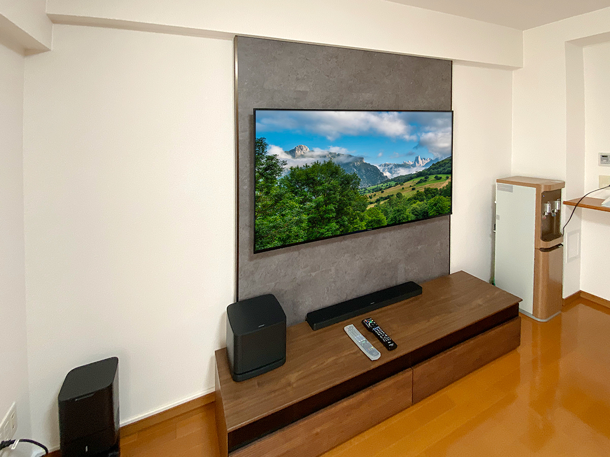 横浜市のマンションでフェイクウォールPIXYを設置し65型テレビを壁掛け 横浜市のマンションでフェイクウォールPIXYを設置し65型テレビを壁掛け