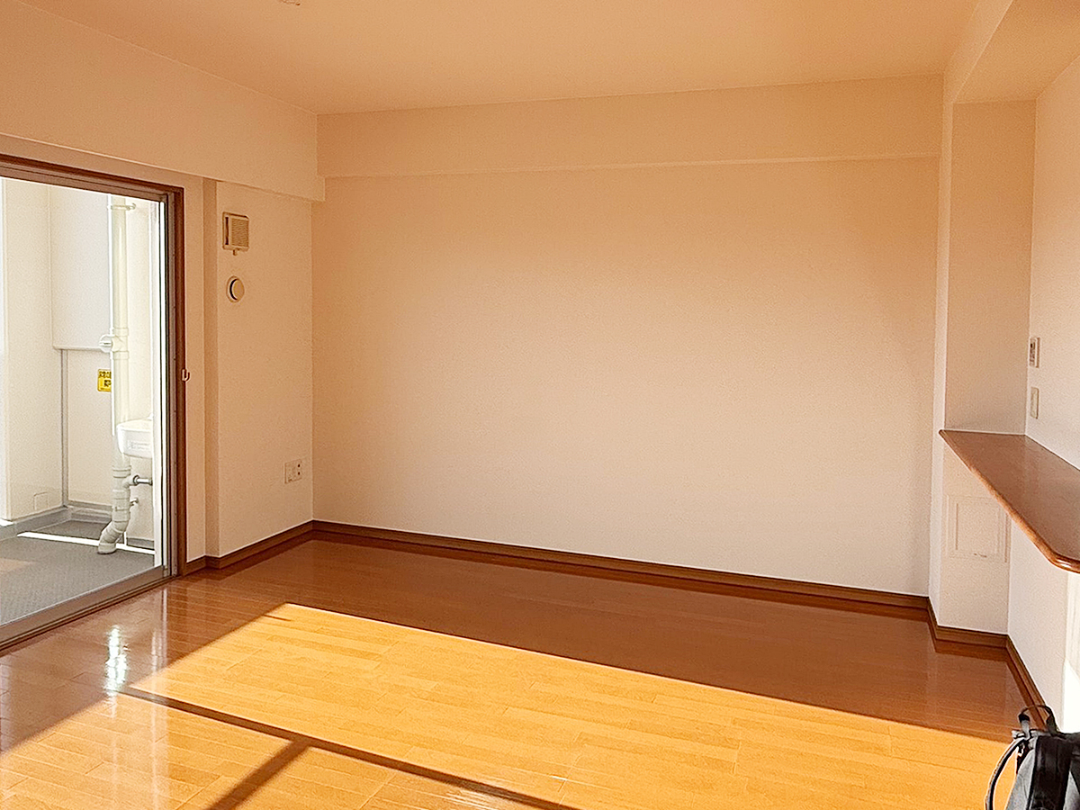 横浜市のマンションでフェイクウォールPIXYを設置し65型テレビを壁掛け 横浜市のマンションでフェイクウォールPIXYを設置し65型テレビを壁掛け