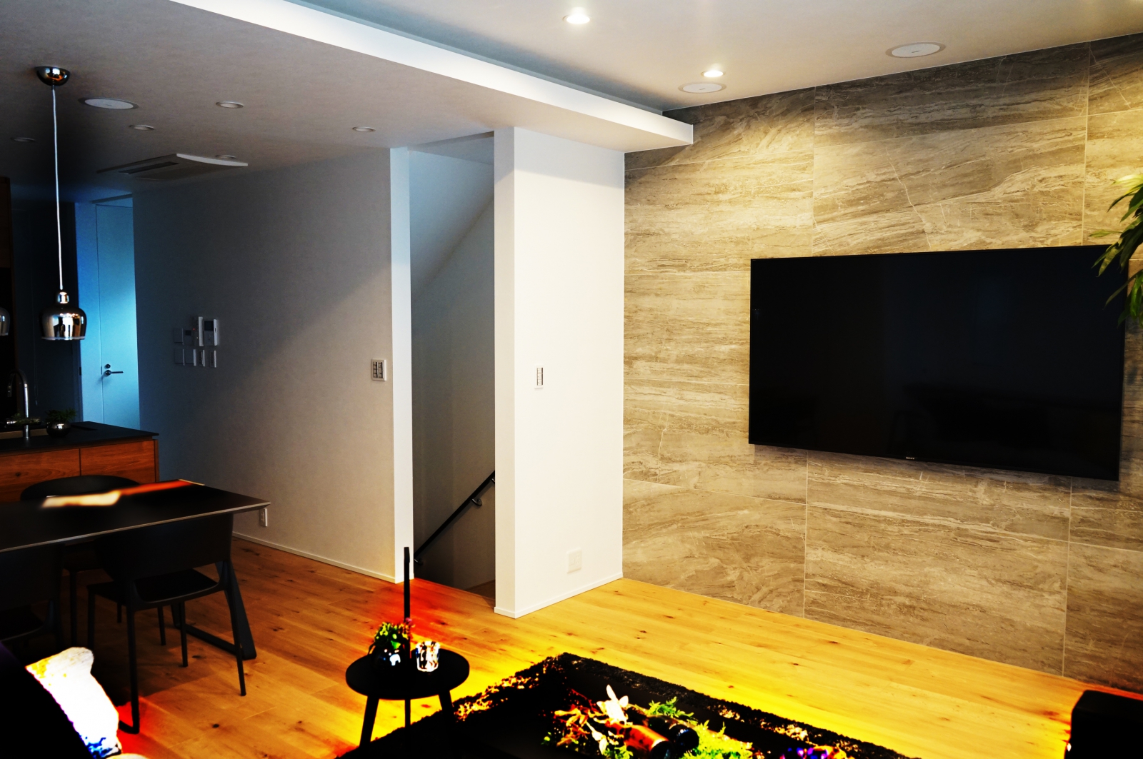 壁掛けテレビの専用設計でハイグレードな空間をご堪能