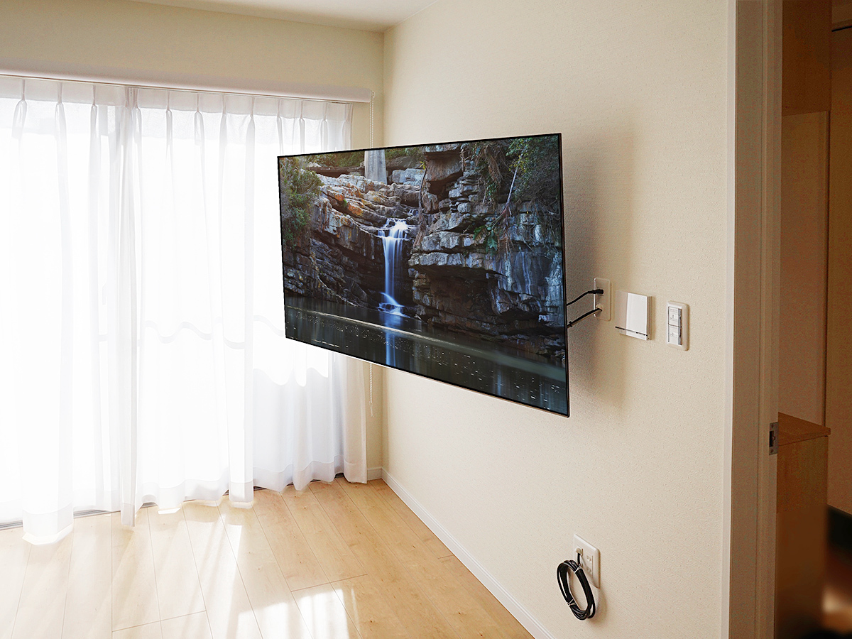 愛知県北名古屋市で石膏ボード壁に65インチ液晶テレビ(KJ-65X9000F)を可動式金具で壁掛け