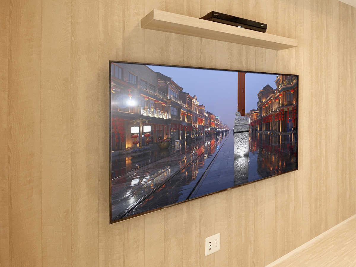 愛知県名古屋市で65インチ液晶テレビ(KJ-65X8000G)を壁掛け