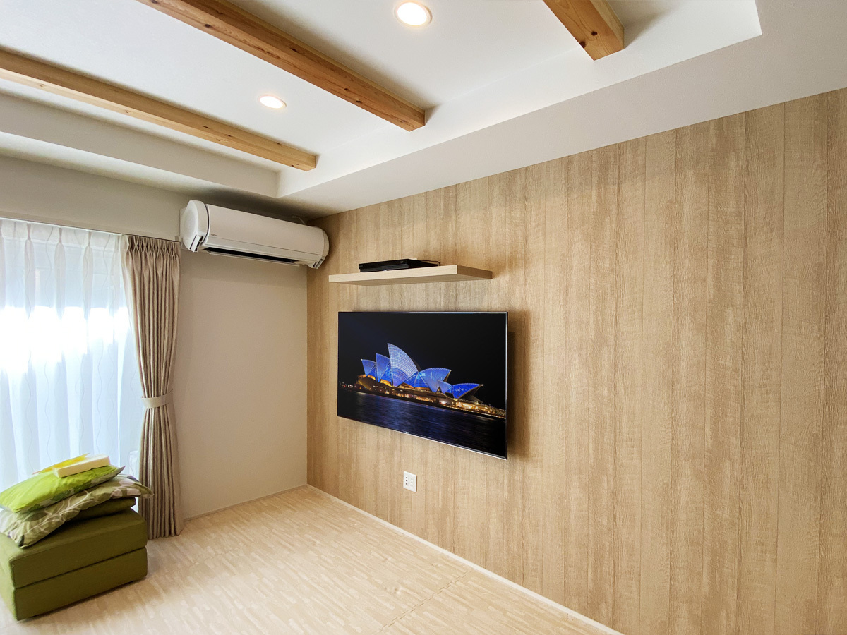 愛知県名古屋市で65インチ液晶テレビ(KJ-65X8000G)を壁掛けの画像