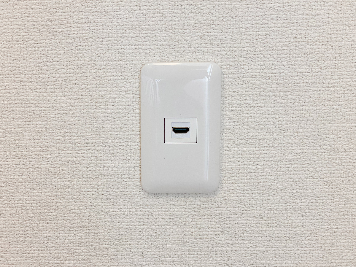 愛知県豊田市で石膏ボード壁に55型有機ELテレビ(パナソニック ビエラ TH-55FZ950)を壁掛け
