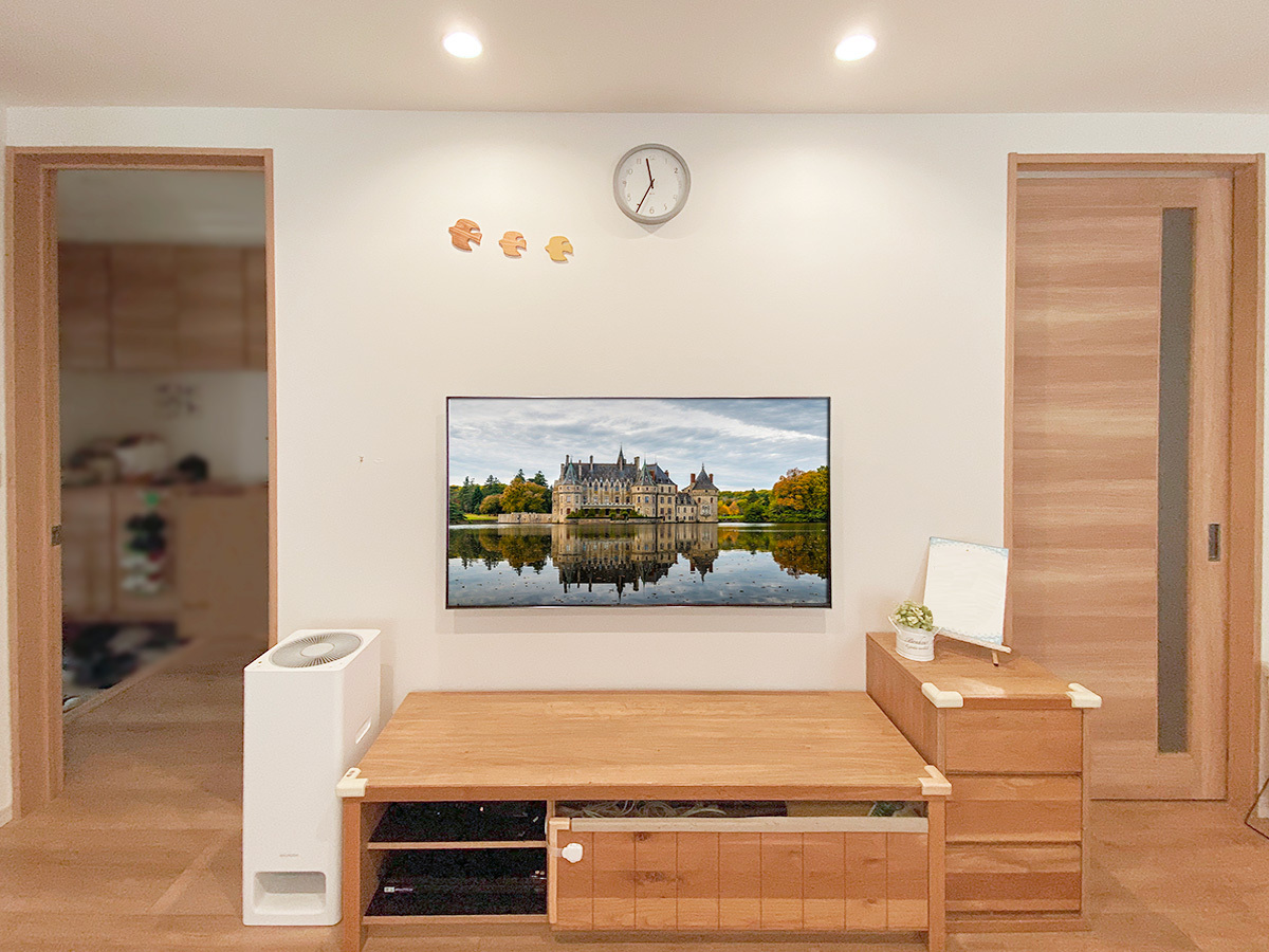 三重県四日市市で55インチ液晶テレビ(KJ-55X9500H)を壁掛け