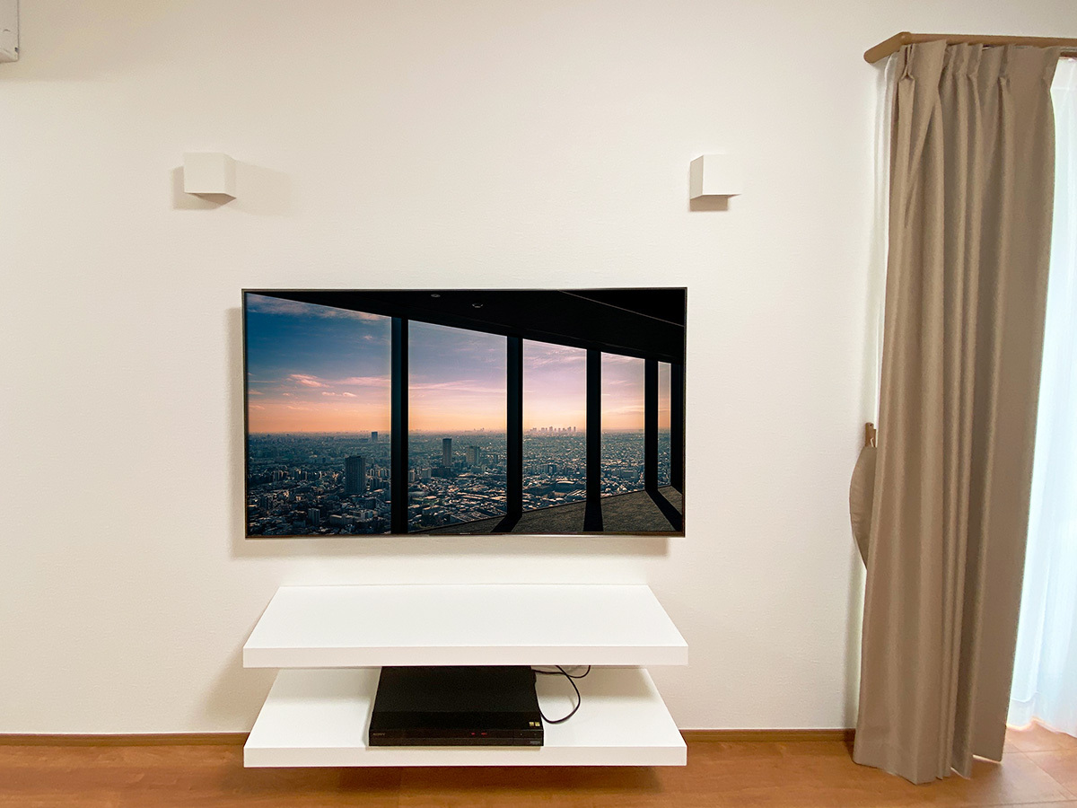 名古屋市で55インチ液晶テレビ(KJ-55X8000G)とレコーダー用棚(2段)を壁掛け