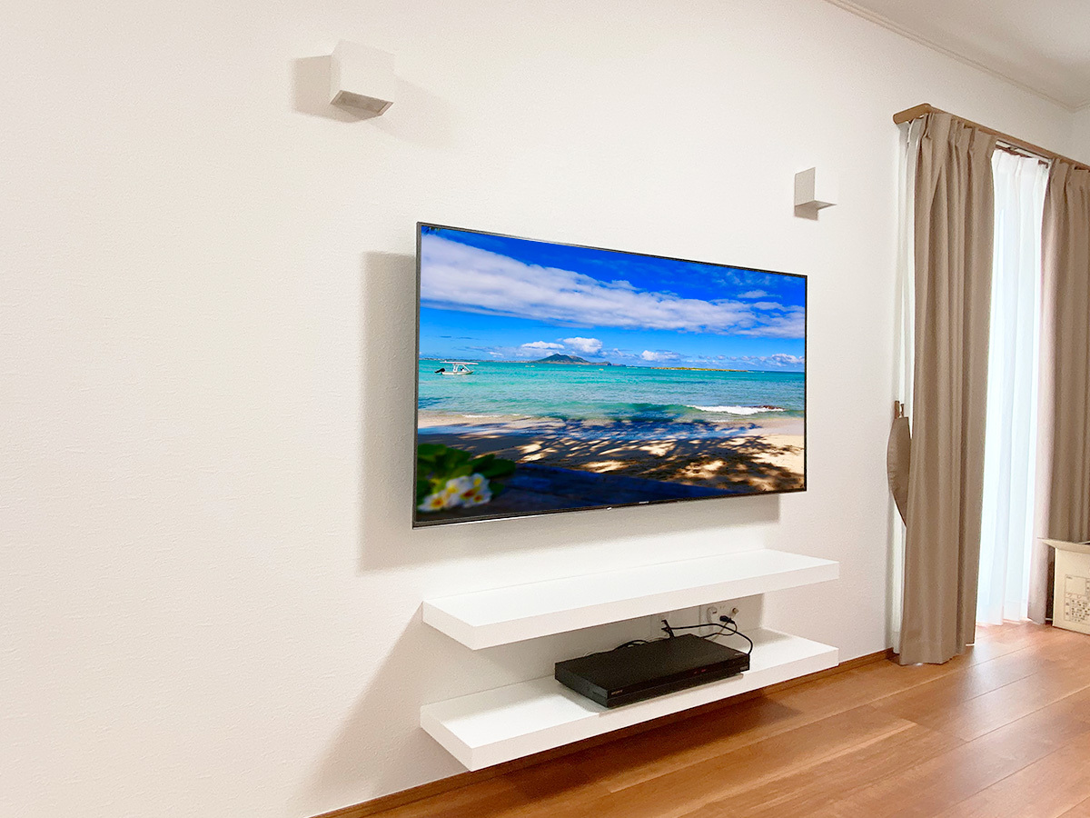 名古屋市で55インチ液晶テレビ(KJ-55X8000G)とレコーダー用棚(2段)を壁掛け 名古屋市で55インチ液晶テレビ(KJ-55X8000G)とレコーダー用棚(2段)を壁掛け