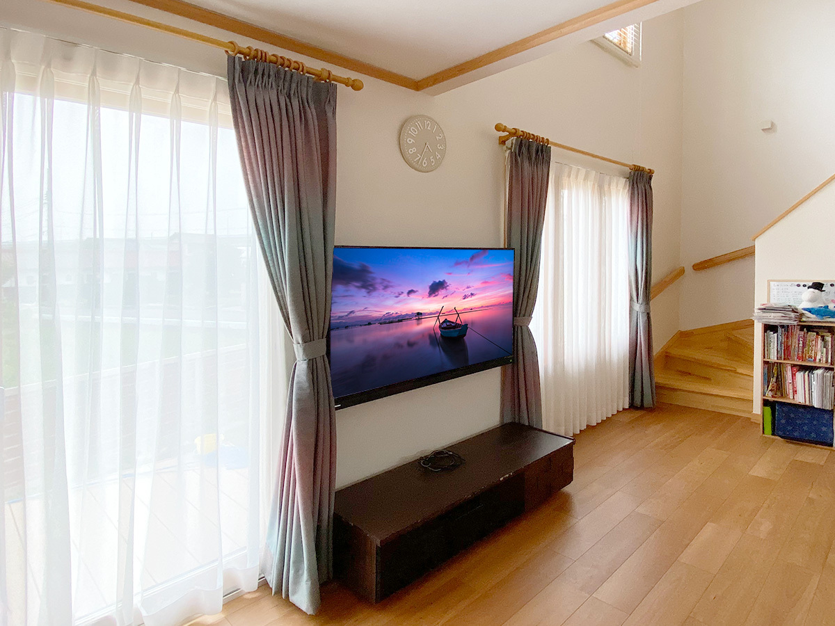 愛知県一宮市スウェーデンハウスのお宅で55インチテレビ(55BM620X)を壁掛け
