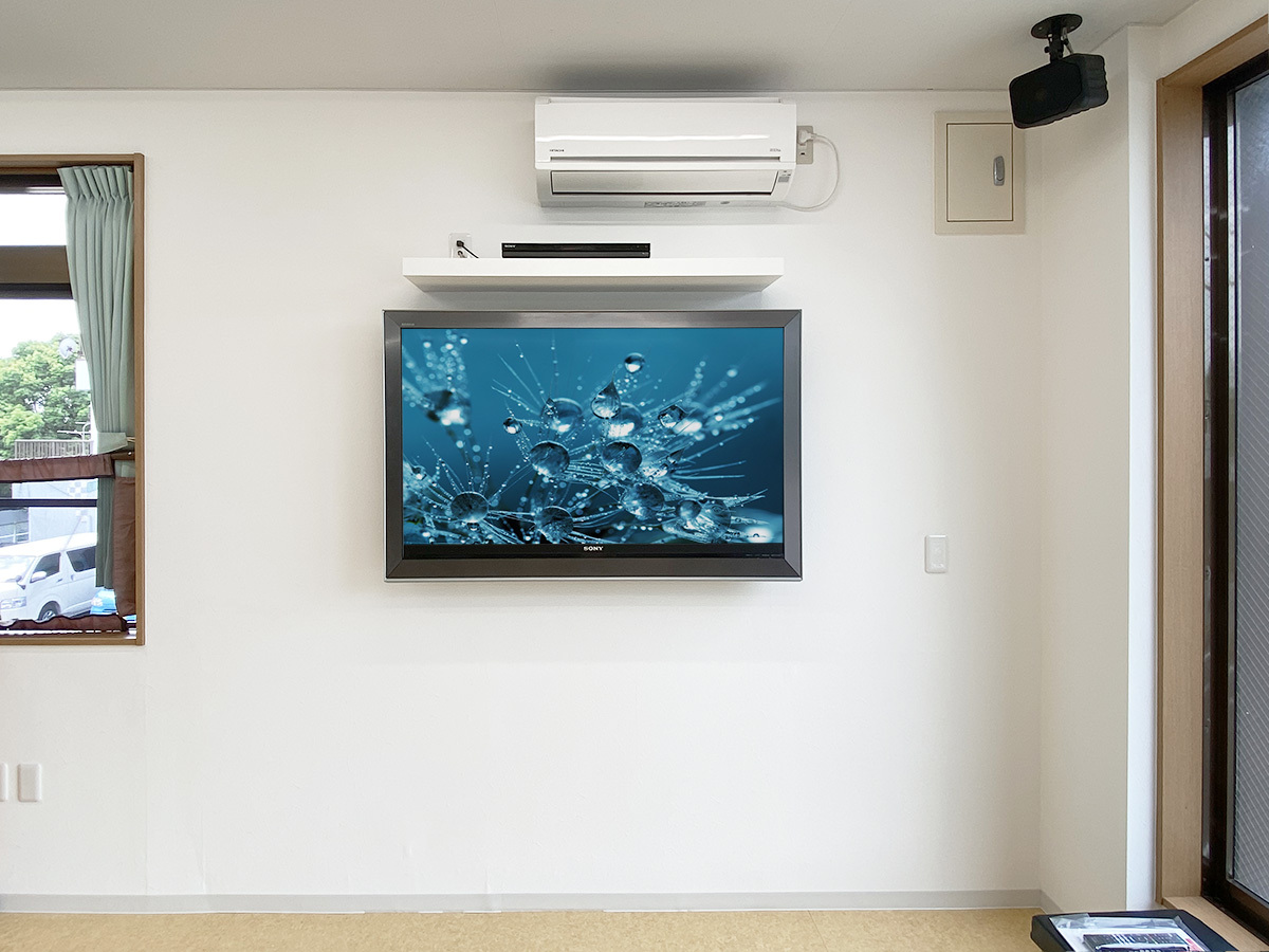 名古屋市で石膏ボード壁に壁内部分補強を施し、ソニー52型液晶テレビ(KDL-52V5000)を壁掛け