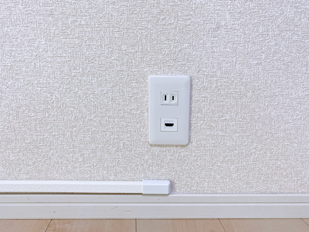 愛知県豊川市で石膏ボード壁にLG製 49インチ液晶テレビ(49UM7100PJA)を壁掛けし、HDMIコンセントを新設