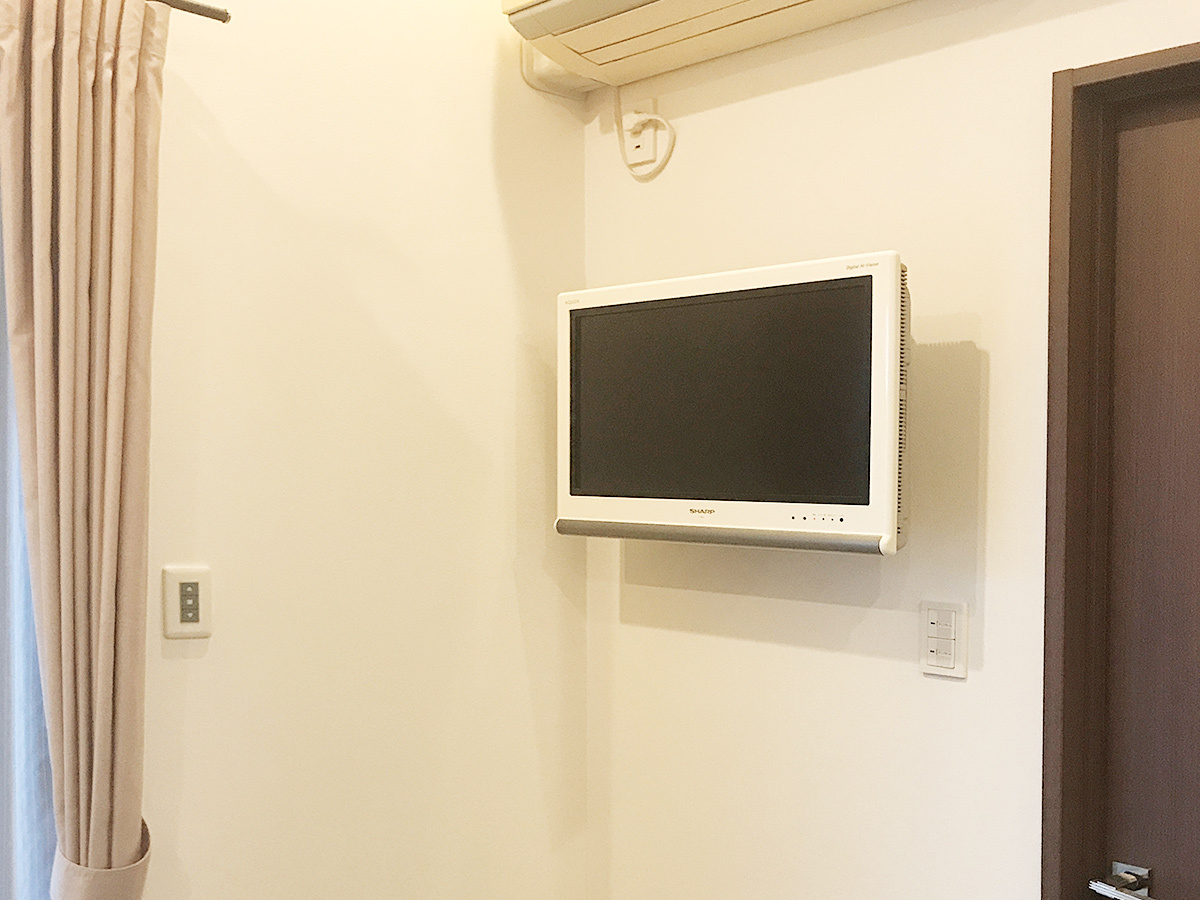 愛知県東海市で石膏ボード壁にソニーブラビア48型有機ELテレビ(KJ-48A9S)をコーナー式金具で壁掛け