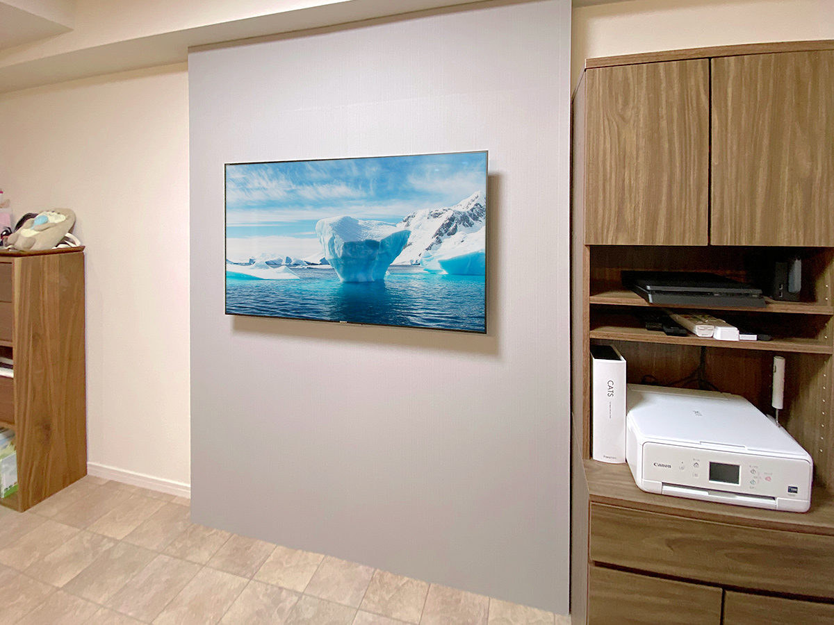 名古屋市でフェイクウォールPIXY(ピクシィ)を設置し、49型液晶テレビ(KJ-49X9000E)を壁掛け 名古屋市でフェイクウォールPIXY(ピクシィ)を設置し、49型液晶テレビ(KJ-49X9000E)を壁掛け
