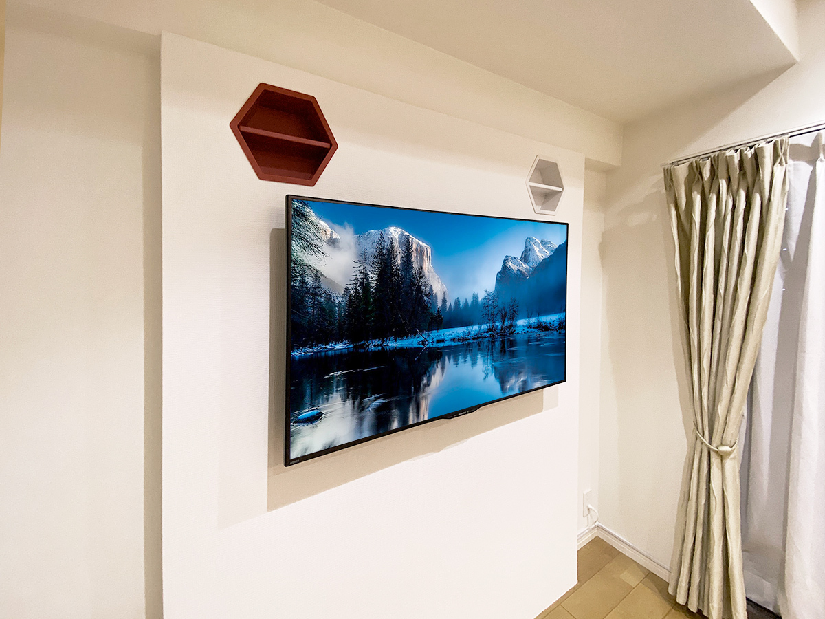 愛知県名古屋市でフェイクウォールPIXY(ピクシィ)を設置し、50型液晶テレビ(シャープ アクオス LC-50W30)を壁掛けの画像