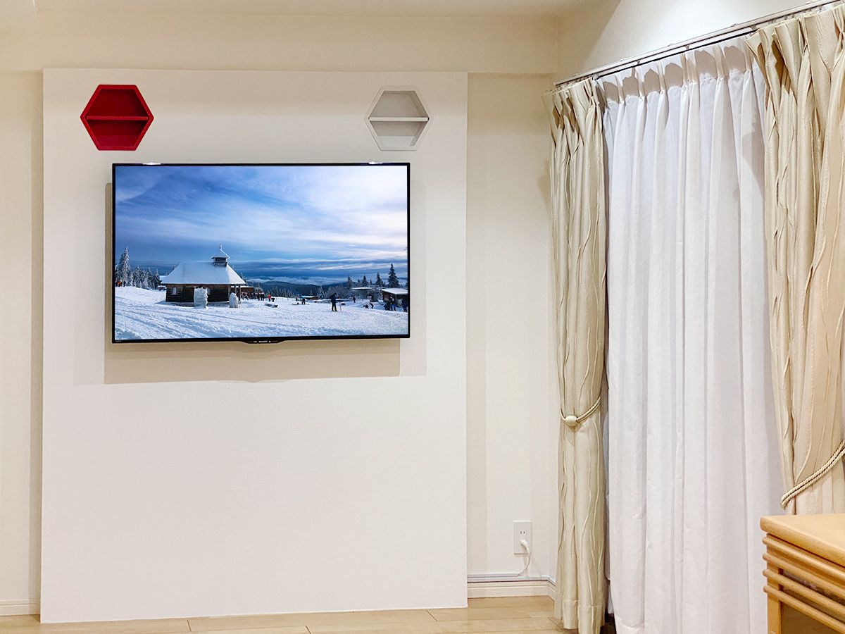 愛知県名古屋市でフェイクウォールPIXY(ピクシィ)を設置し、50型液晶テレビ(シャープ アクオス LC-50W30)を壁掛けの画像