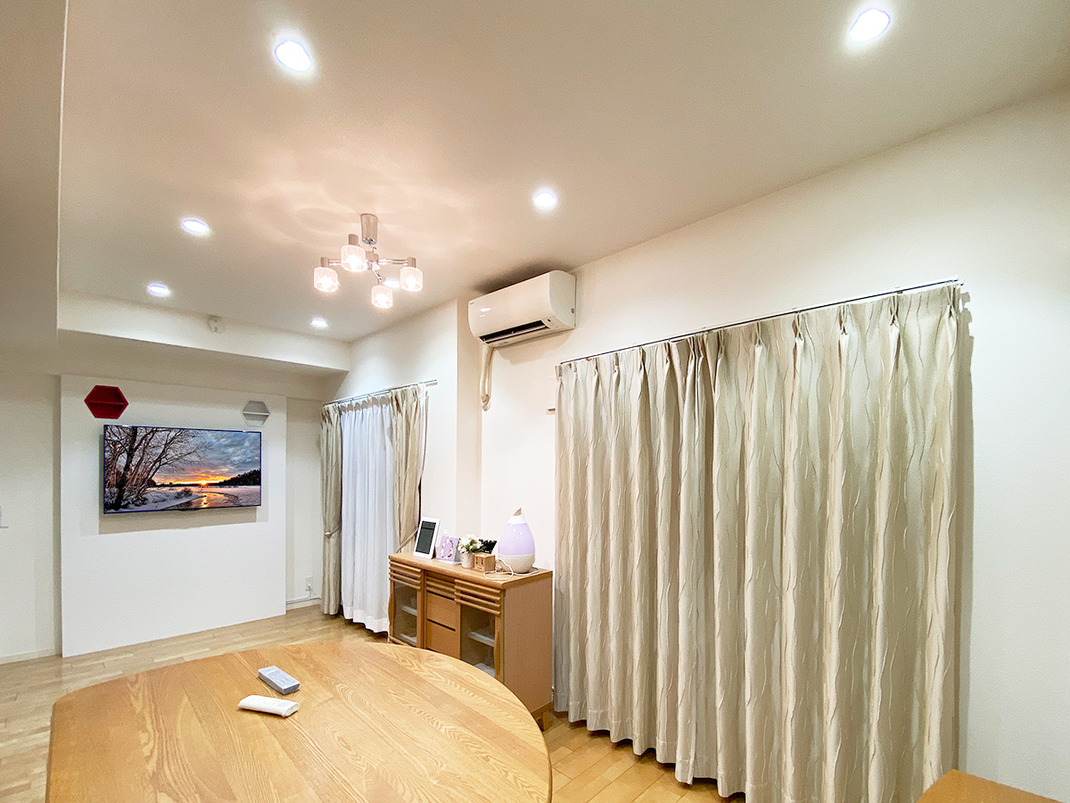 愛知県名古屋市でフェイクウォールPIXY(ピクシィ)を設置し、50型液晶テレビ(シャープ アクオス LC-50W30)を壁掛けの画像