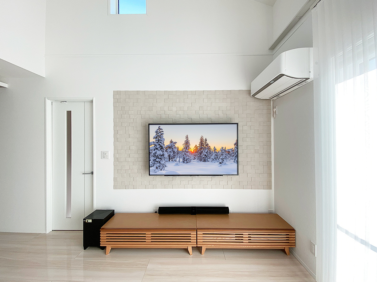 愛知県一宮市でエコカラット壁(ペトラスクエア)に58型液晶テレビ(58Z20X)を壁掛け 愛知県一宮市でエコカラット壁(ペトラスクエア)に58型液晶テレビ(58Z20X)を壁掛け