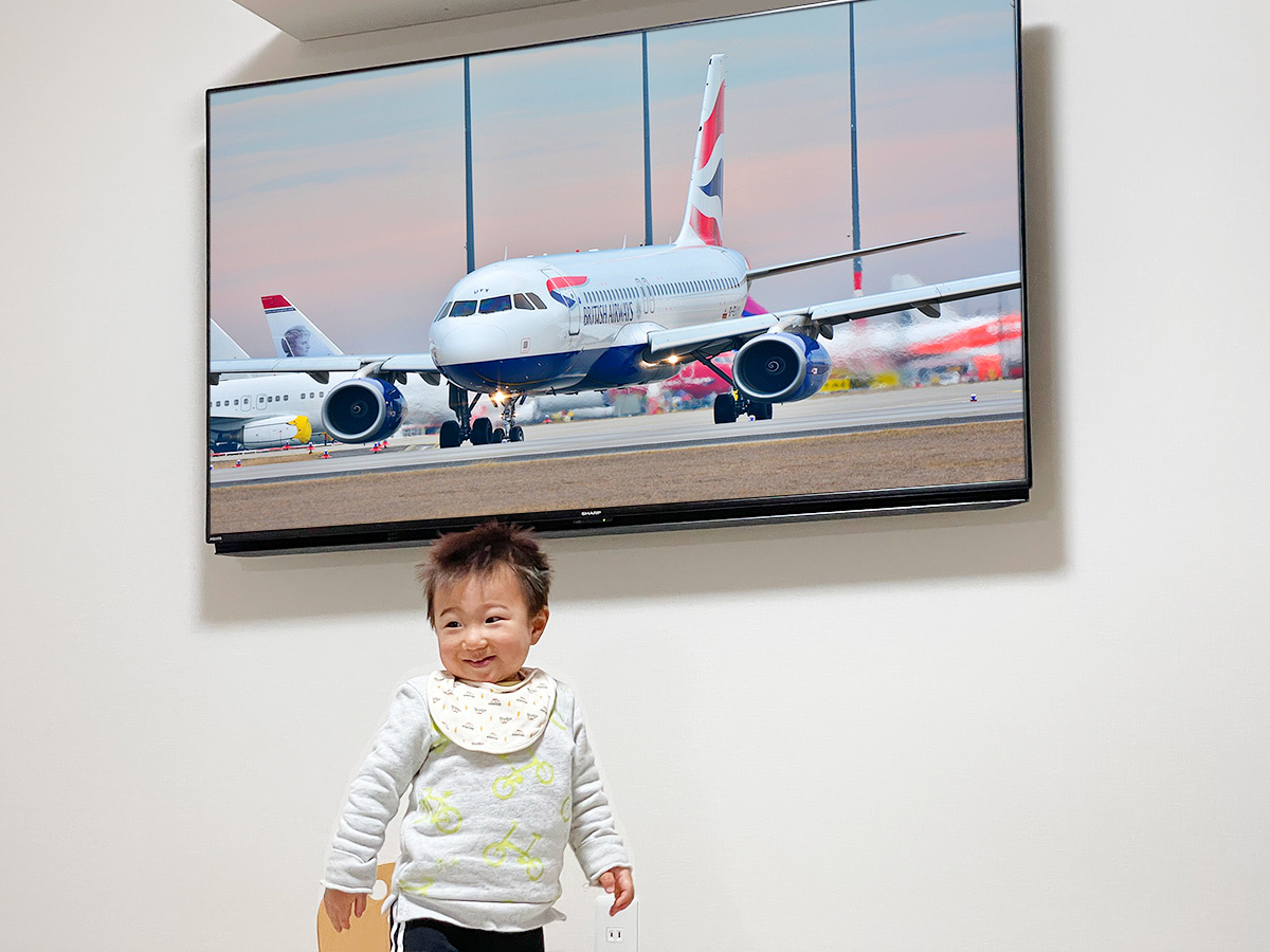 名古屋市中区でマンションの石膏ボード壁に60型液晶テレビ(シャープアクオス 4T-C60CN1)とウォールシェルフを壁掛け