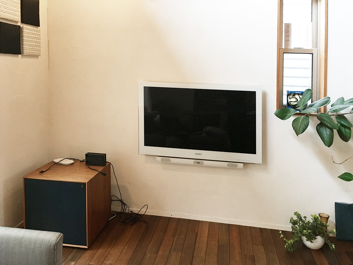 三重県桑名市で漆喰(しっくい)壁にソニーの55インチ有機ELテレビ(KJ-55A8H)を付け替え